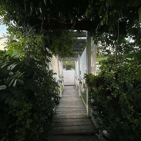 Apartmán Houseboat Toro - Plywajacy Dom Na Wodzie