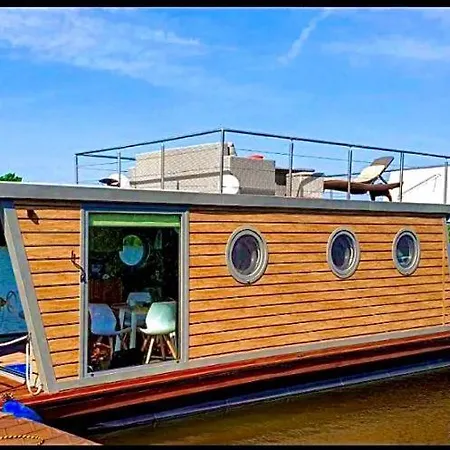 Houseboat Toro - Plywajacy Dom Na Wodzie Apartmán