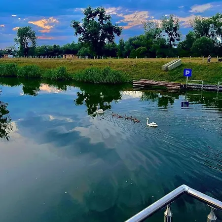 Houseboat Toro - Plywajacy Dom Na Wodzie Scinawa Polska