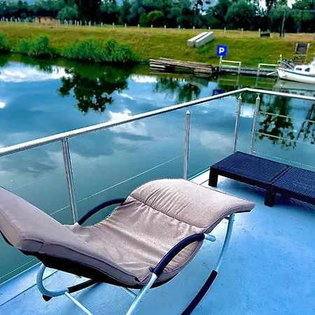Apartmán Houseboat Toro - Plywajacy Dom Na Wodzie