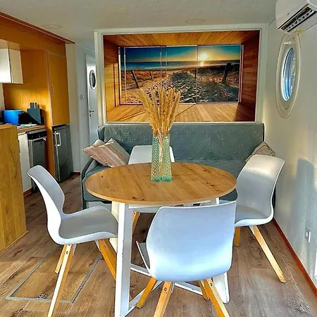 Houseboat Toro - Plywajacy Dom Na Wodzie Apartmán *